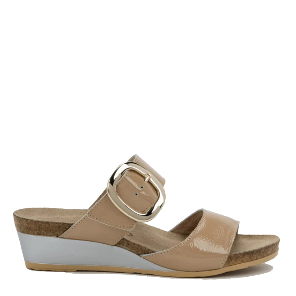 Women's Naot Magic Sandal CAMEL 104123-E14