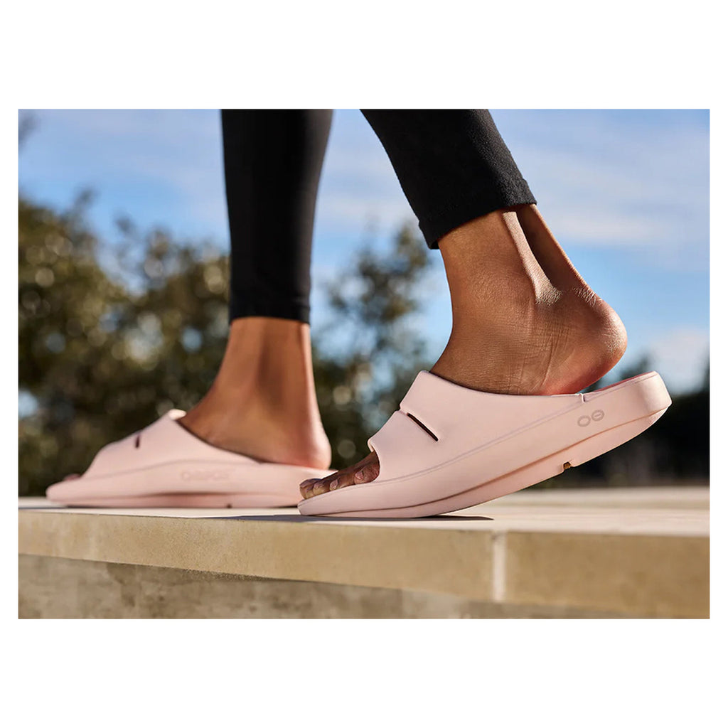 Women's OOfos OOahh Slide Sandal BLUSH 1100-BLUSH