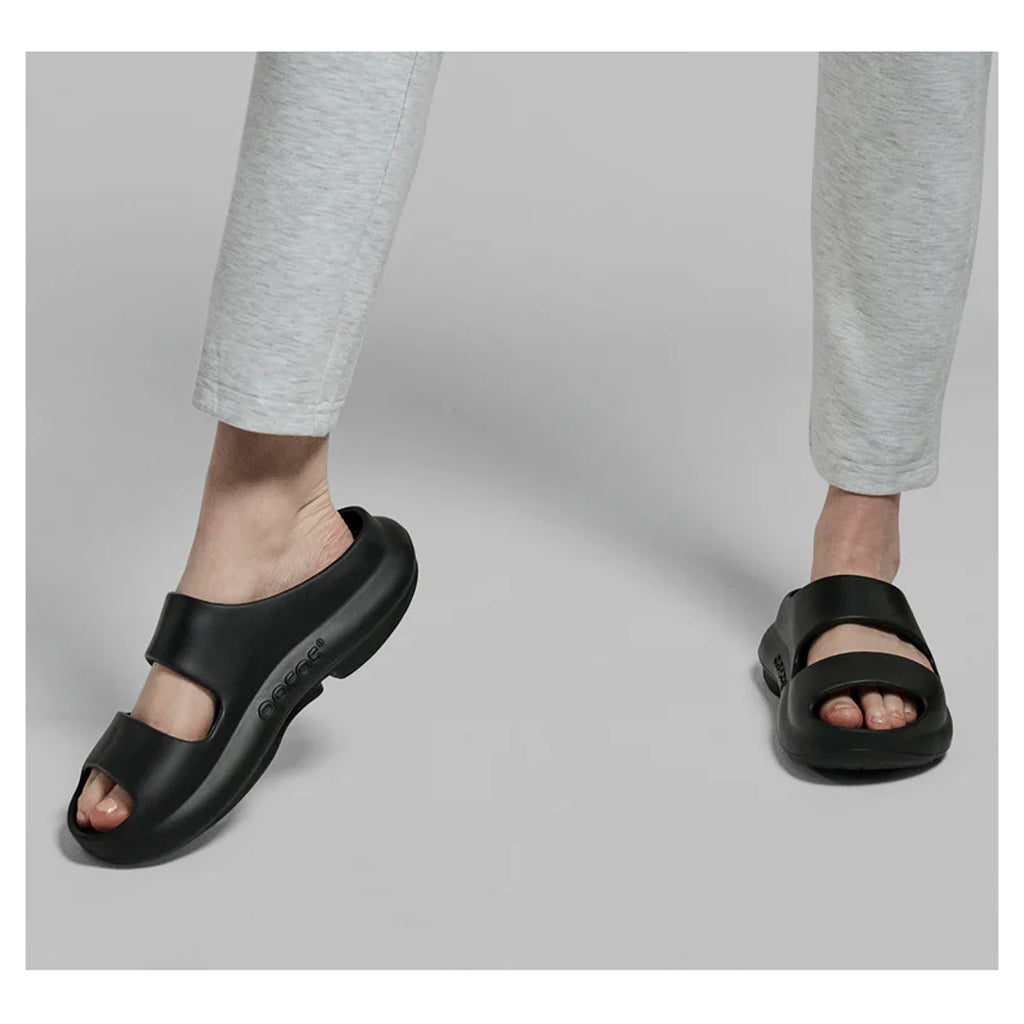 Women's OOfos OOyea Sandal BLACK 1700-BLACK