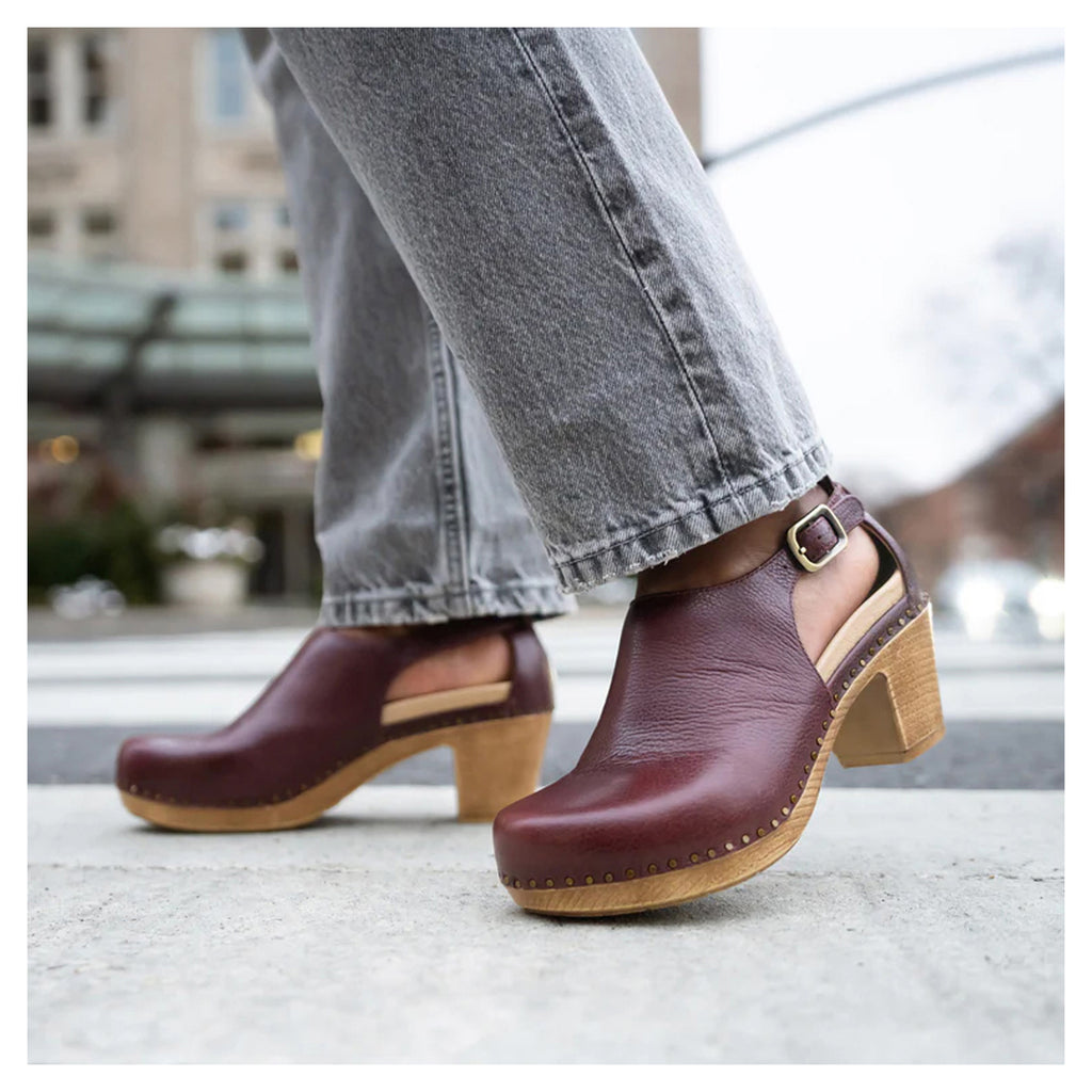 Women's Dansko Sassy Clog CORDOVAN 1831-812200