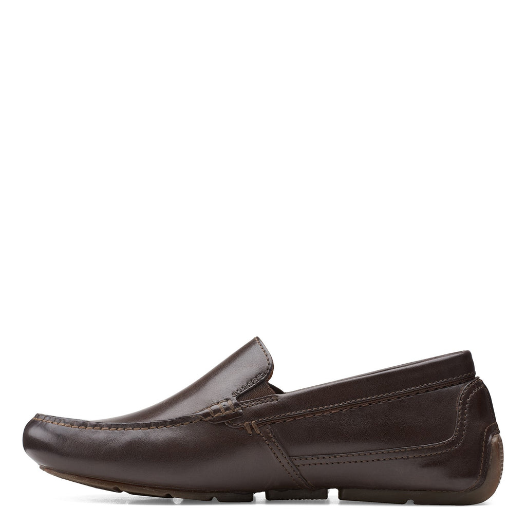 Peltz Shoes  Men's Clarks Markman Plain Loafer DARK BROWN 26158706