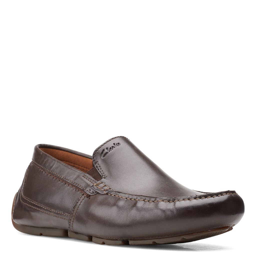 Peltz Shoes  Men's Clarks Markman Plain Loafer DARK BROWN 26158706