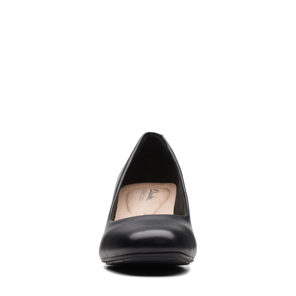 Women's Clarks Kyndall Iris Pump BLACK 26174303