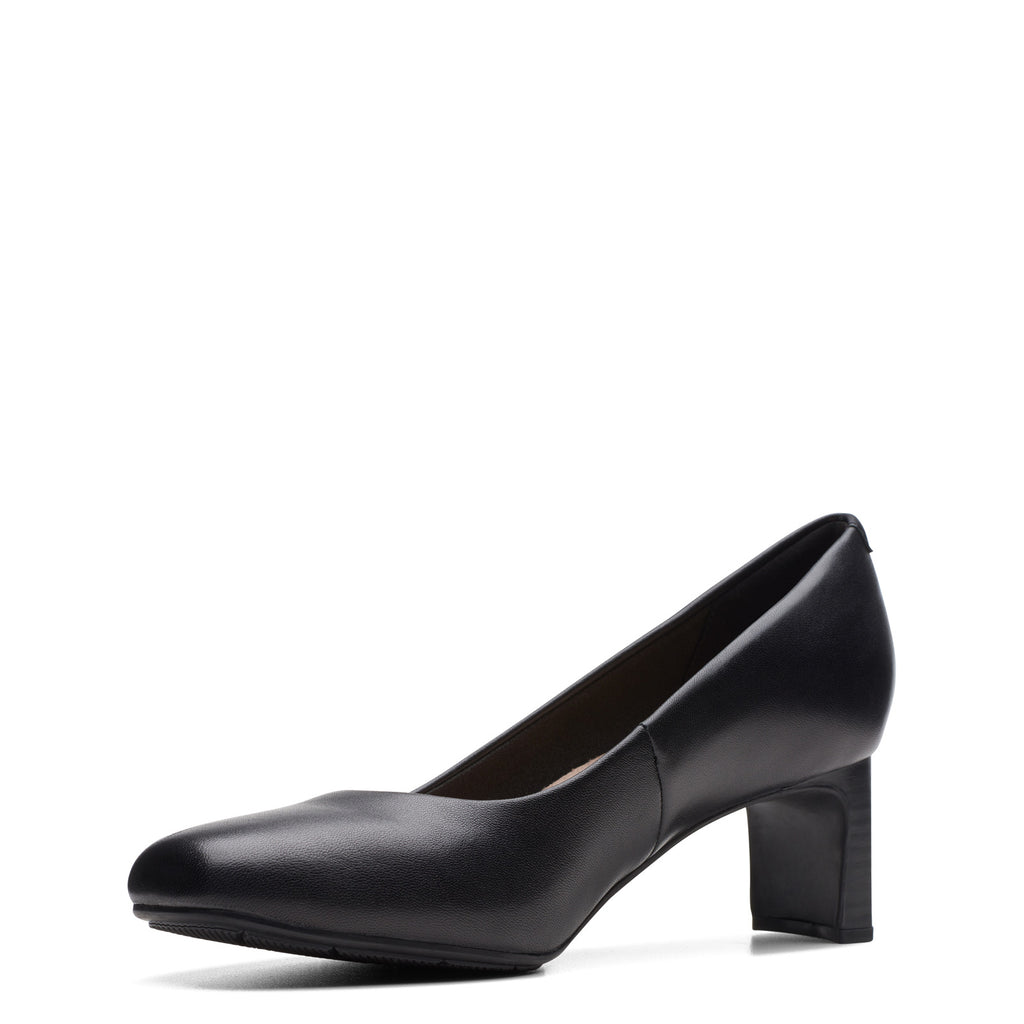 Women's Clarks Kyndall Iris Pump BLACK 26174303