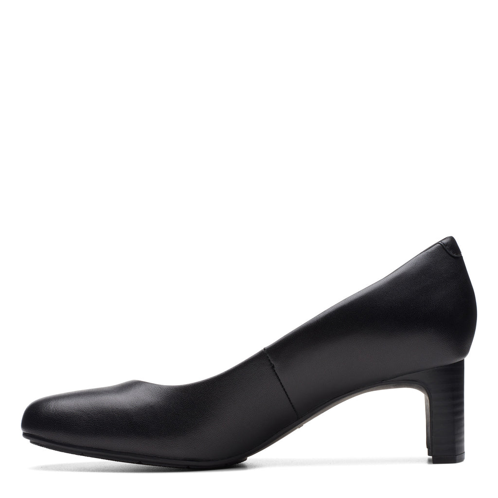 Women's Clarks Kyndall Iris Pump BLACK 26174303