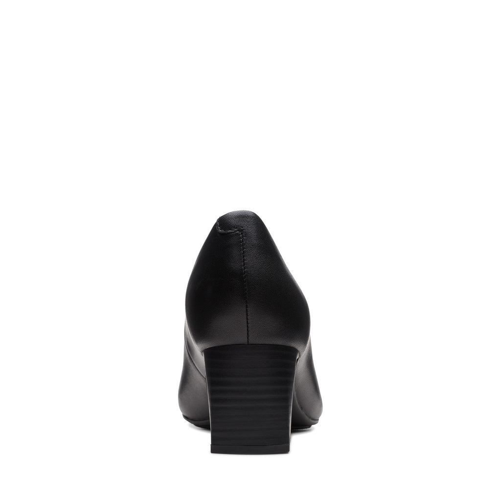 Women's Clarks Kyndall Iris Pump BLACK 26174303