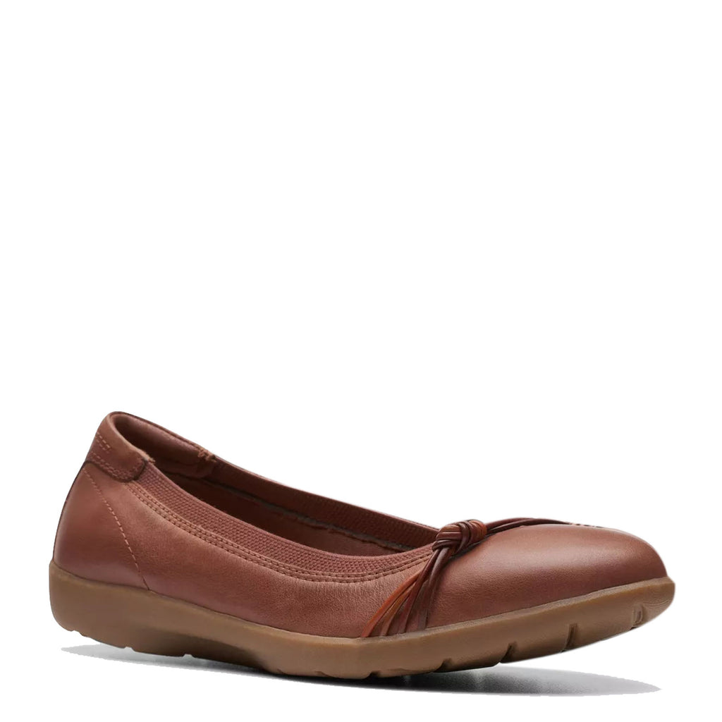 Peltz Shoes  Women's Clarks Meadow Rae Slip-On TAN 26174366