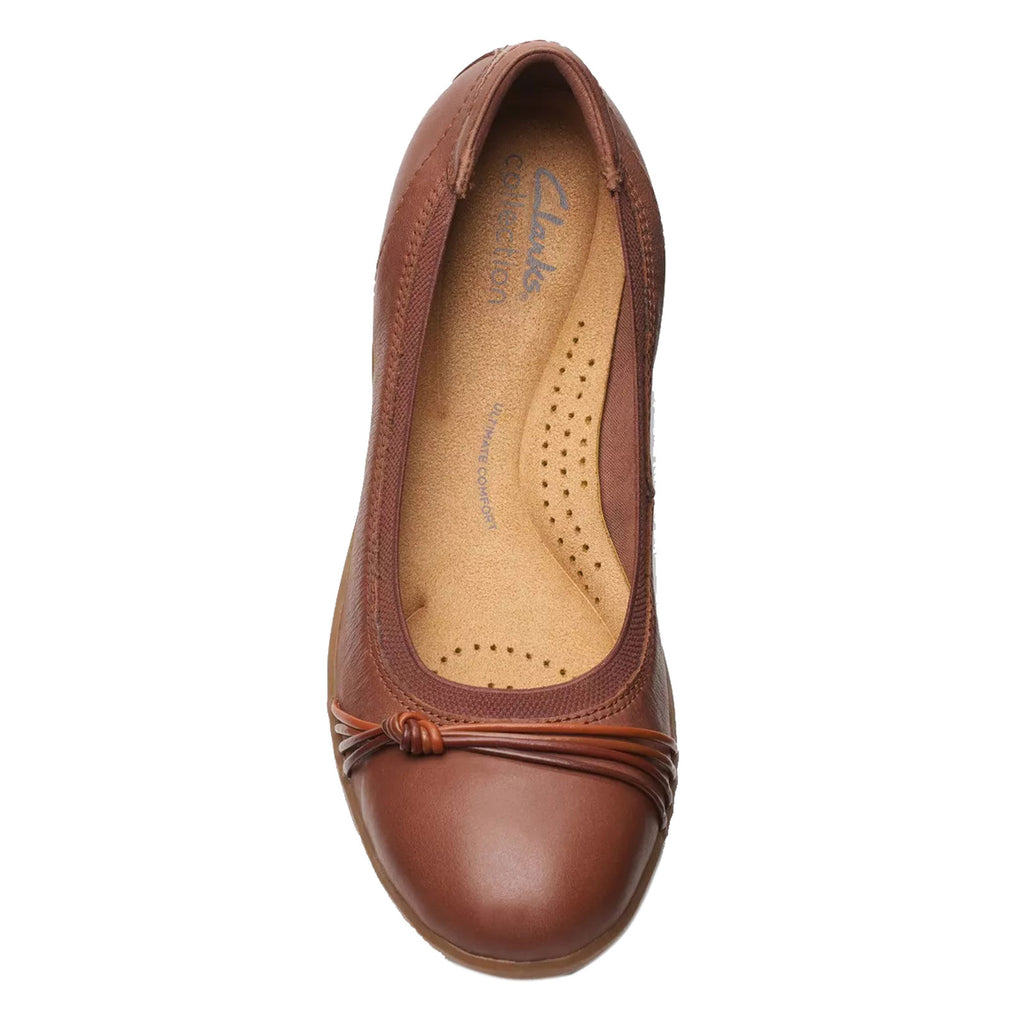 Peltz Shoes  Women's Clarks Meadow Rae Slip-On TAN 26174366