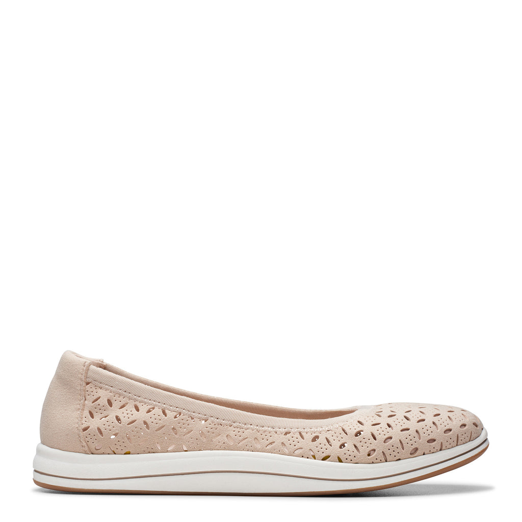 Women's Clarks Breeze Roam Slip-On Light Sand 26177231
