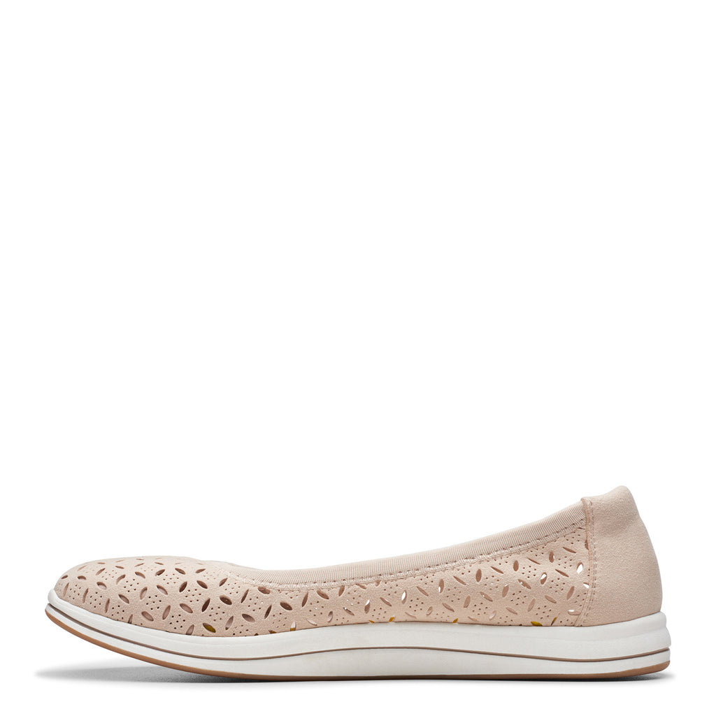 Women's Clarks Breeze Roam Slip-On Light Sand 26177231
