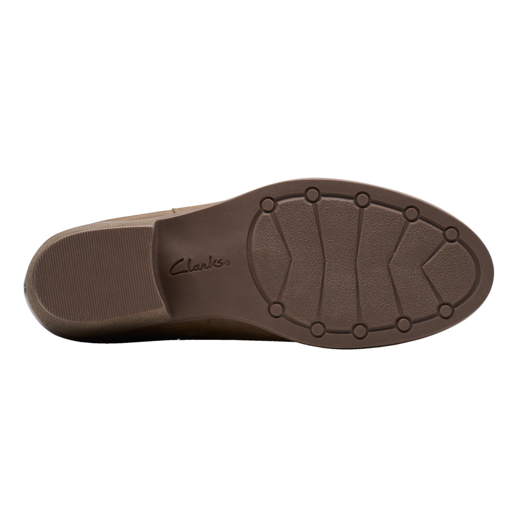 Women's Clarks Charlten Rae Boot MUSHROOM OILY 26179574