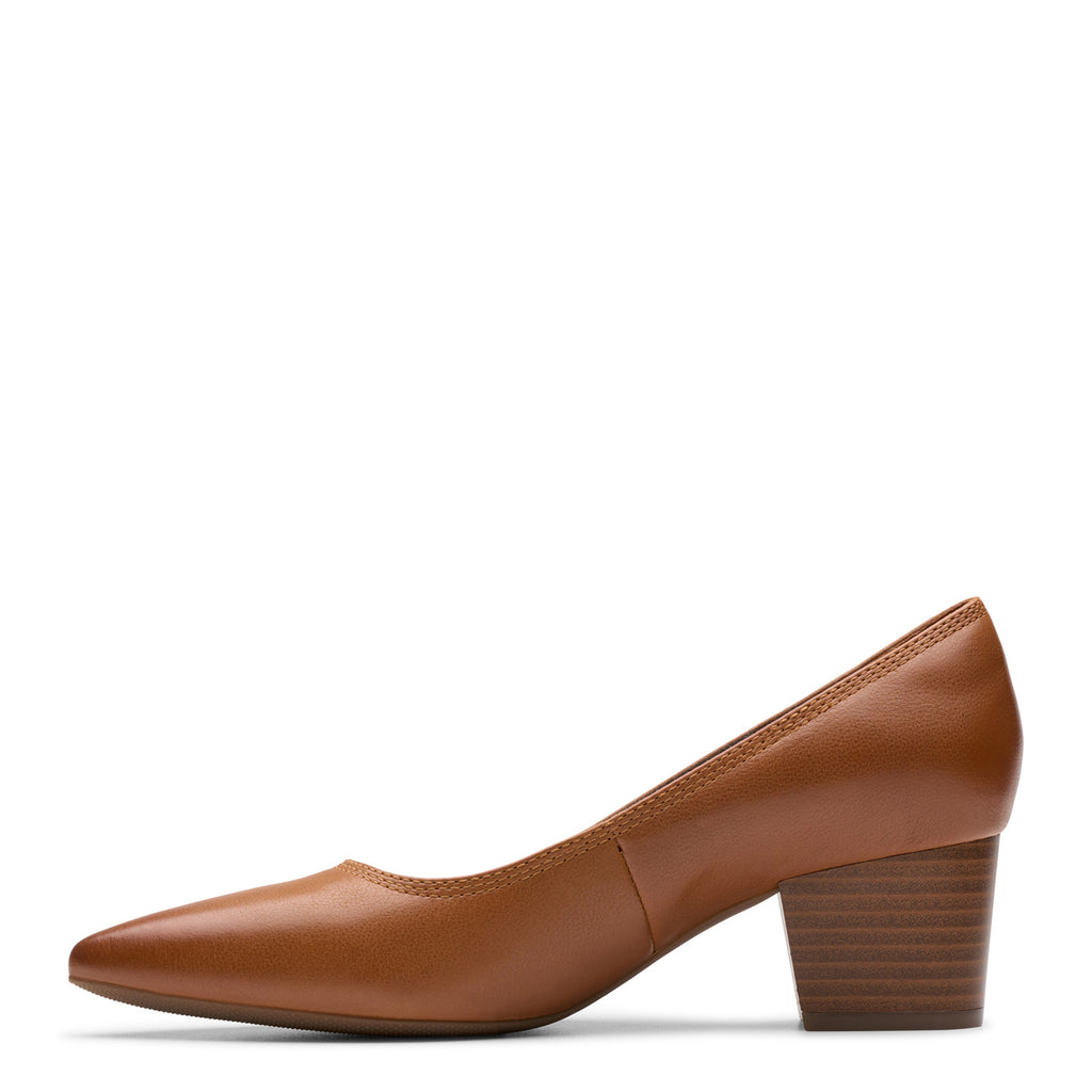 Women's Clarks Ellanie Hope Pump TAN 26180057