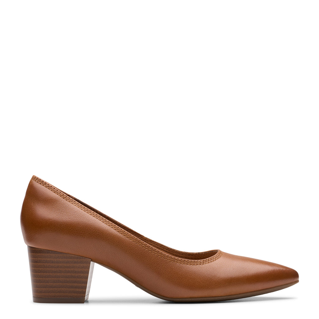 Women's Clarks Ellanie Hope Pump TAN 26180057