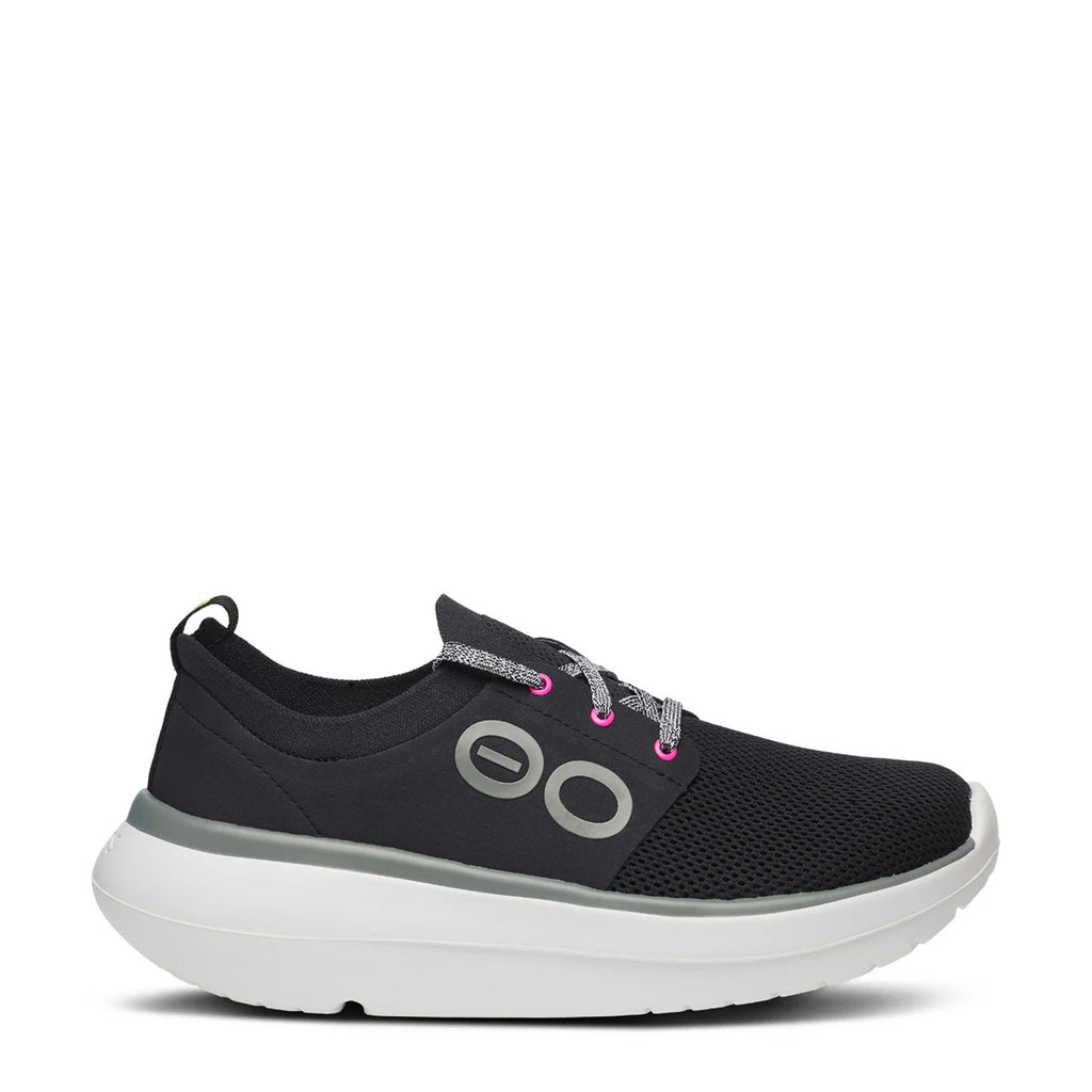 Women's OOfos OOmy Stride Sneaker BLACK  WHITE 5077-WHITEBLACK