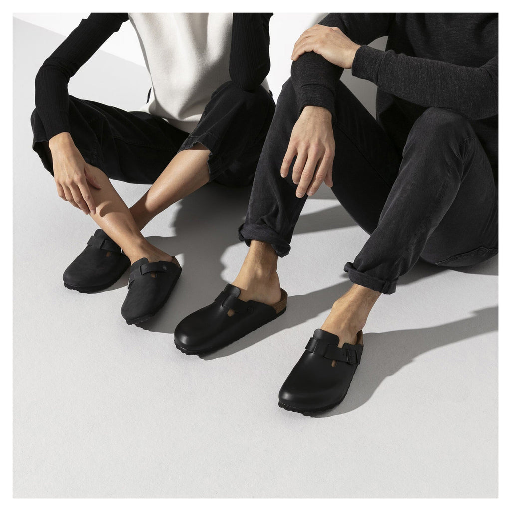 <p>The Men's Birkenstock Boston Oiled Leather Clog is a timeless slip-on icon built for lasting wear BLACK OILED LEATHER 59461 R