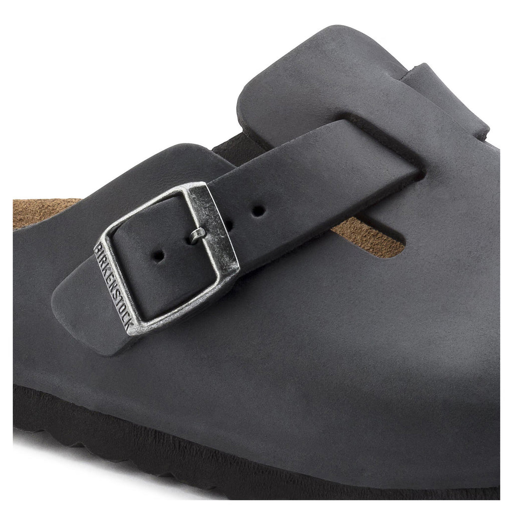 <p>The Men's Birkenstock Boston Oiled Leather Clog is a timeless slip-on icon built for lasting wear BLACK OILED LEATHER 59461 R