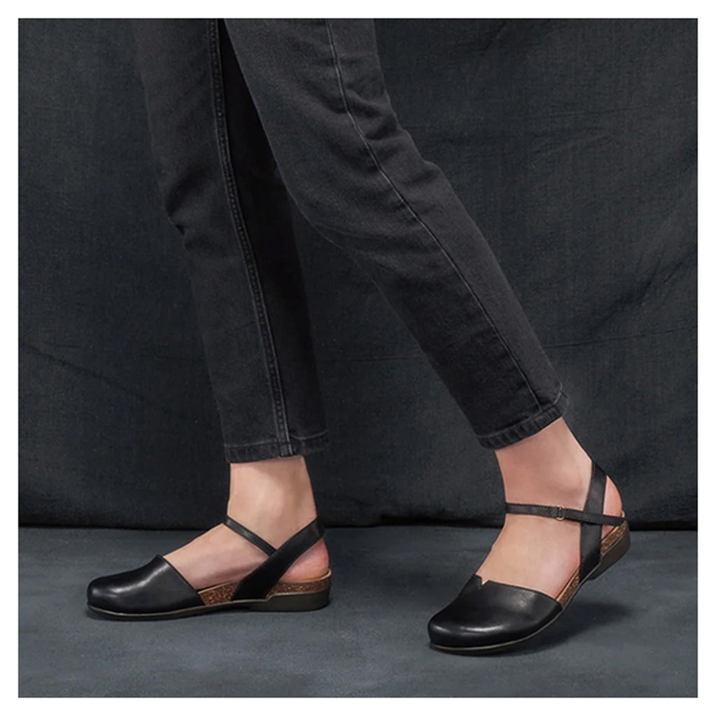 Women's Dansko Rowan Flat BLACK WAXY 6025-475300