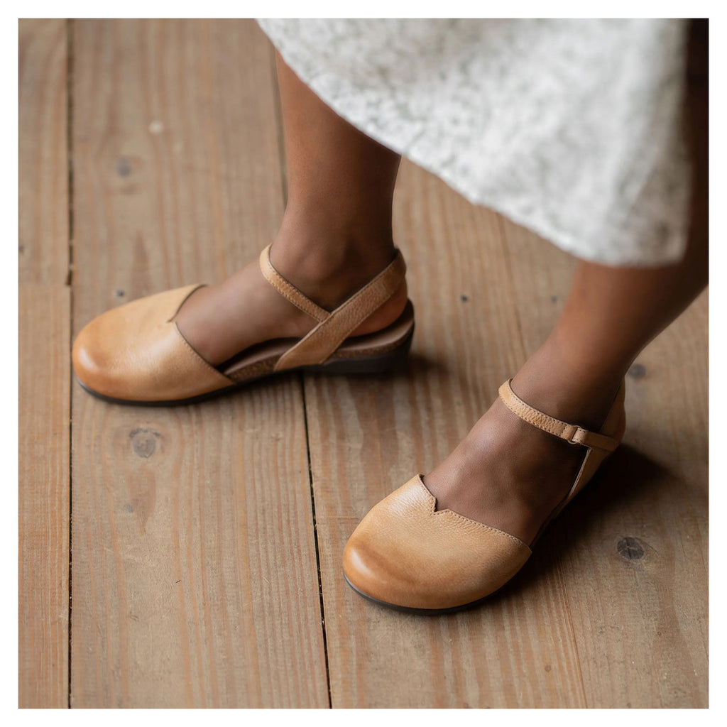 Women's Dansko Rowan Flat HONEY 6025-585300
