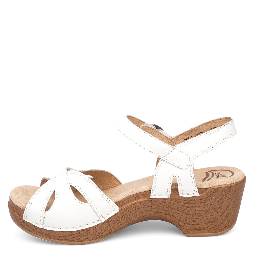 Peltz Shoes  Women's Dansko Season Sandal White 9849-012200