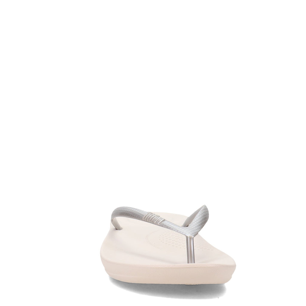 Women's FitFlop iQushion Flip-Flop SILVER E54-011
