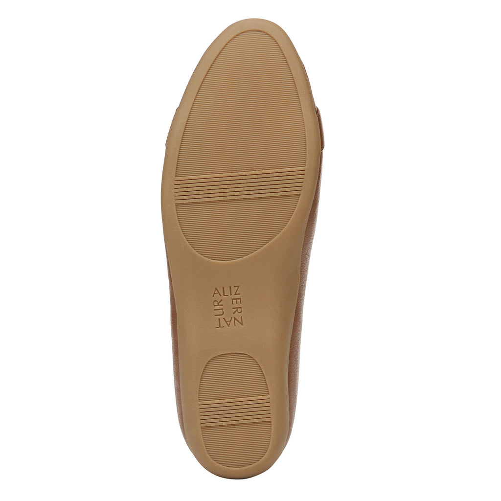 Women's Naturalizer Vivienne Ornament Flat BANANA BREAD I4765S3200