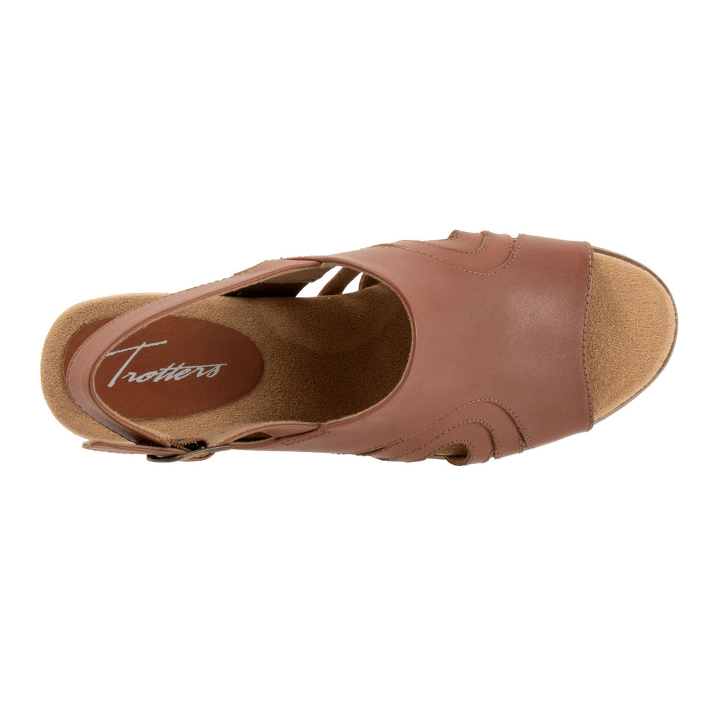 Women's Trotters Mariam Sandal LUGGAGE T2612-215