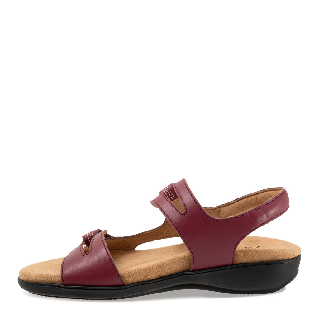 Women's Trotters Katarina Sandal CHERRY T2626-640