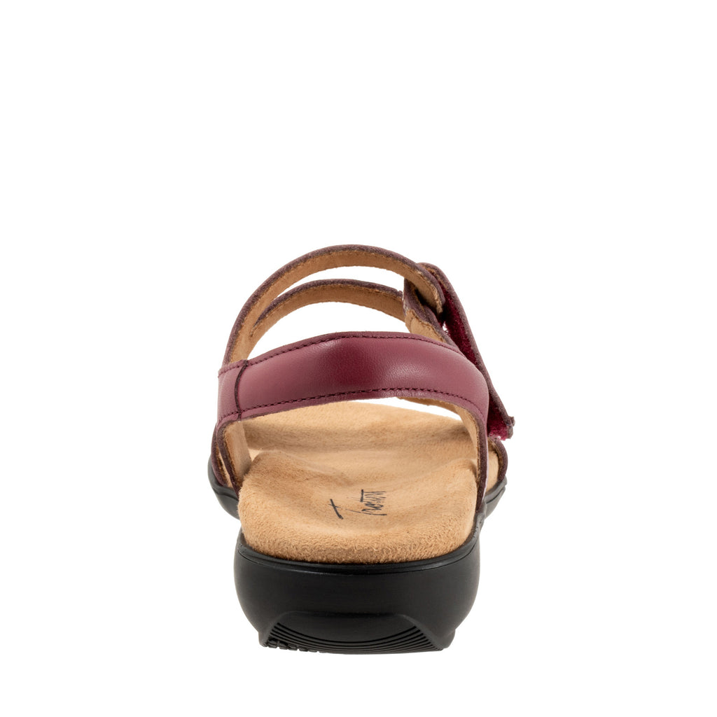 Women's Trotters Katarina Sandal CHERRY T2626-640